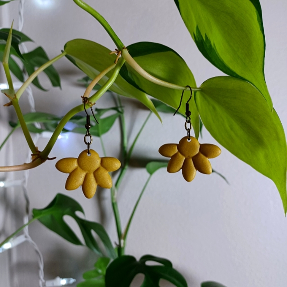 💗 3/$10 💗 Handmade Yellow Clay Half Floral Earrings - Picture 5 of 5